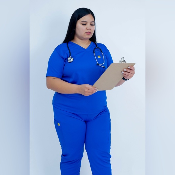 EXTRA LARGE Size Top and Jogger Scrub Set - Picture 10 of 12